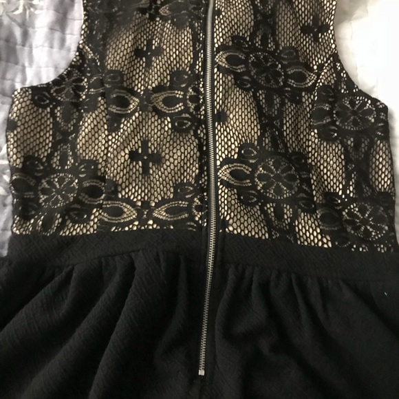 Black and Cream bowed dress - Picture 2 of 3